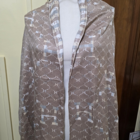 Hermes Brown and White Patterned Scarf - Picture 1 of 8